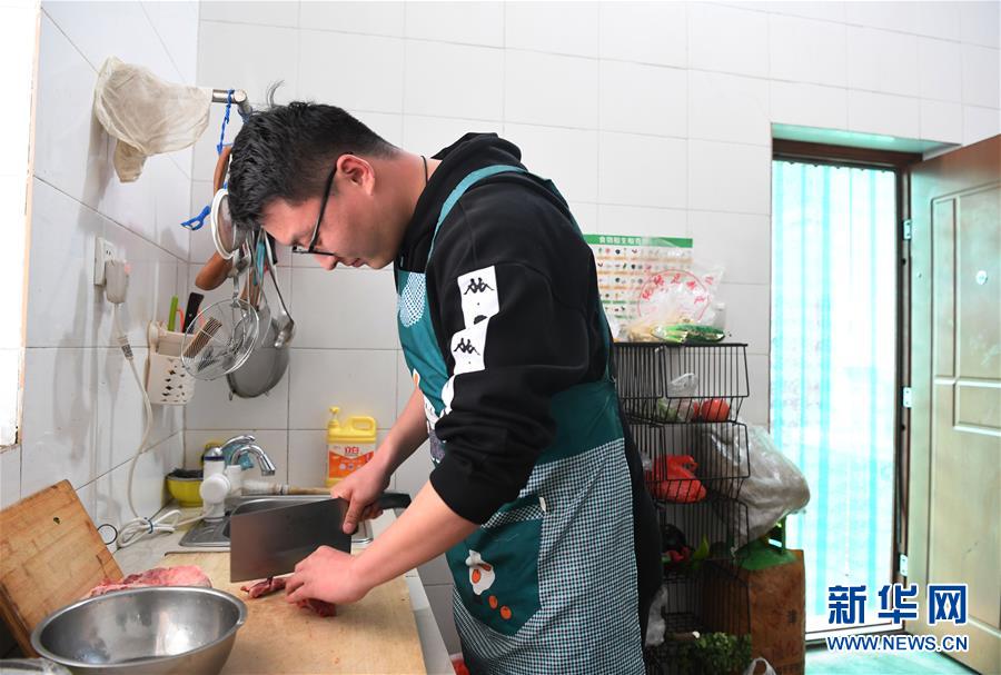 （一線抗疫群英譜&middot;圖文互動）（4）&ldquo;再年輕，也要學做頂梁柱&rdquo;&mdash;&mdash;記&ldquo;95后&rdquo;干警李文超