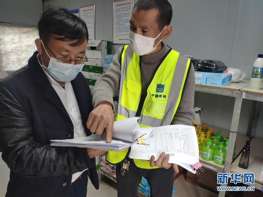 （一線抗疫群英譜&middot;圖文互動）（1）&ldquo;逆行者&rdquo;曾陽春：步行十公里，他冒雨趕赴一線