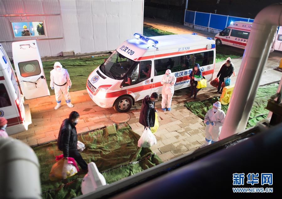 （聚焦疫情防控&middot;圖文互動(dòng)）（11）分秒必爭(zhēng)！一切為了治病救人&mdash;&mdash;中國(guó)抗疫生命至上的生動(dòng)實(shí)踐