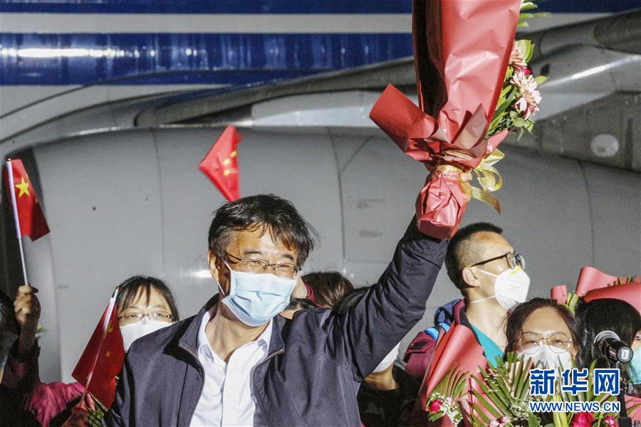 （聚焦疫情防控&middot;圖文互動(dòng)）（9）分秒必爭(zhēng)！一切為了治病救人&mdash;&mdash;中國(guó)抗疫生命至上的生動(dòng)實(shí)踐