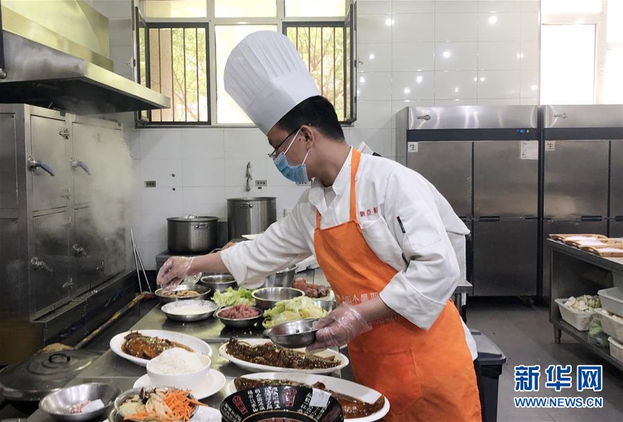 （聚焦復工復產(chǎn)&middot;圖文互動）（3）春暖花開迎客來&mdash;&mdash;天津餐飲業(yè)回暖一線直擊