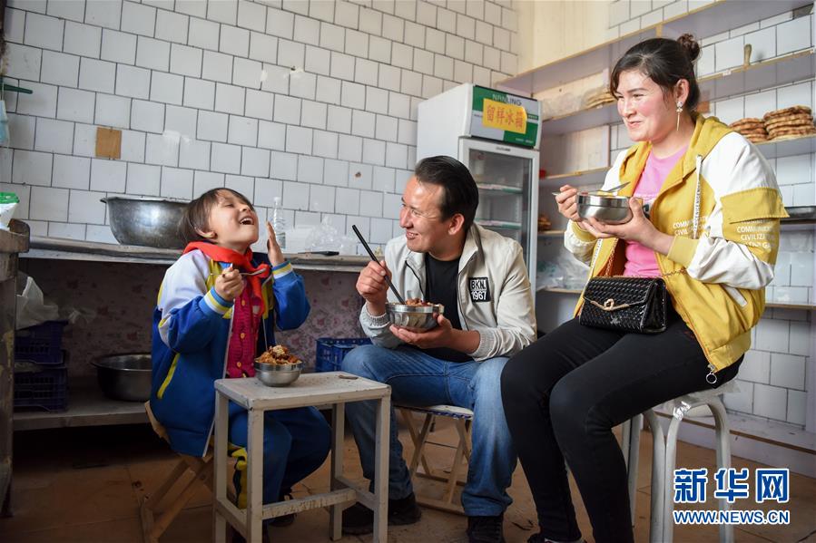 （決戰(zhàn)決勝脫貧攻堅&middot;圖文互動）（1）阿布都艾尼北上務工&ldquo;三級跳&rdquo;