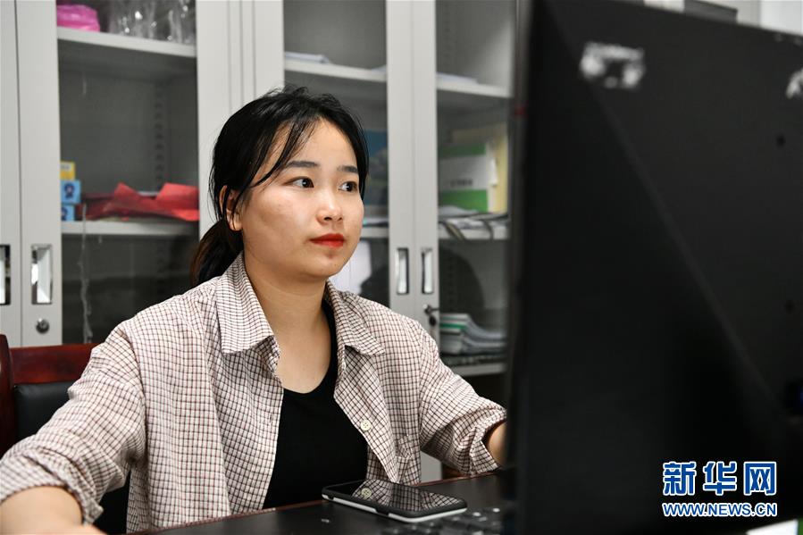 （決戰(zhàn)決勝脫貧攻堅&middot;圖文互動）（1）月亮山女孩與她的&ldquo;扶貧網格&rdquo;