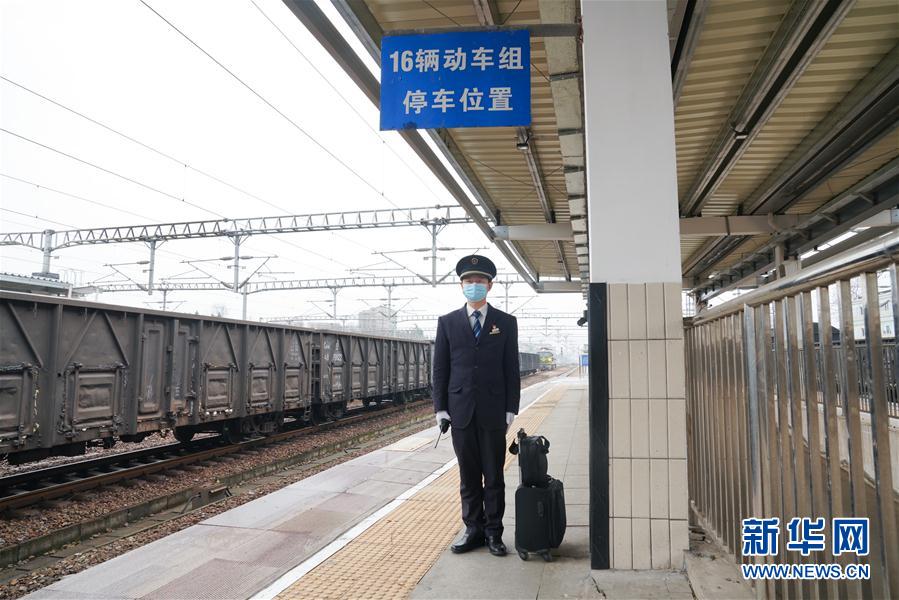 （抗疫中的真善美&middot;圖文互動）（2）丁志中：動車司機(jī)室就是我的&ldquo;戰(zhàn)場&rdquo;