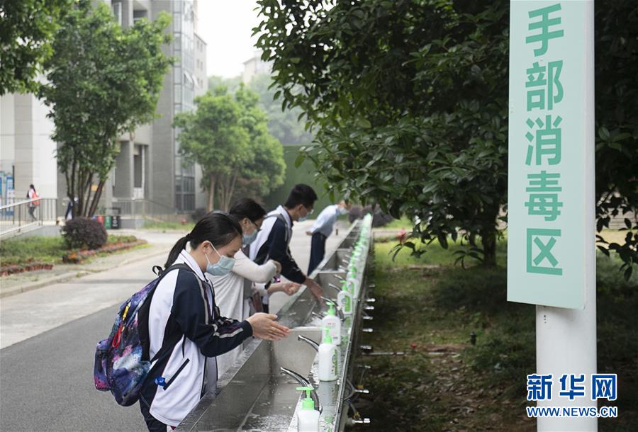 （新華全媒頭條&middot;圖文互動(dòng)）（37）鐘華論：在民族復(fù)興的歷史豐碑上&mdash;&mdash;2020中國抗疫記