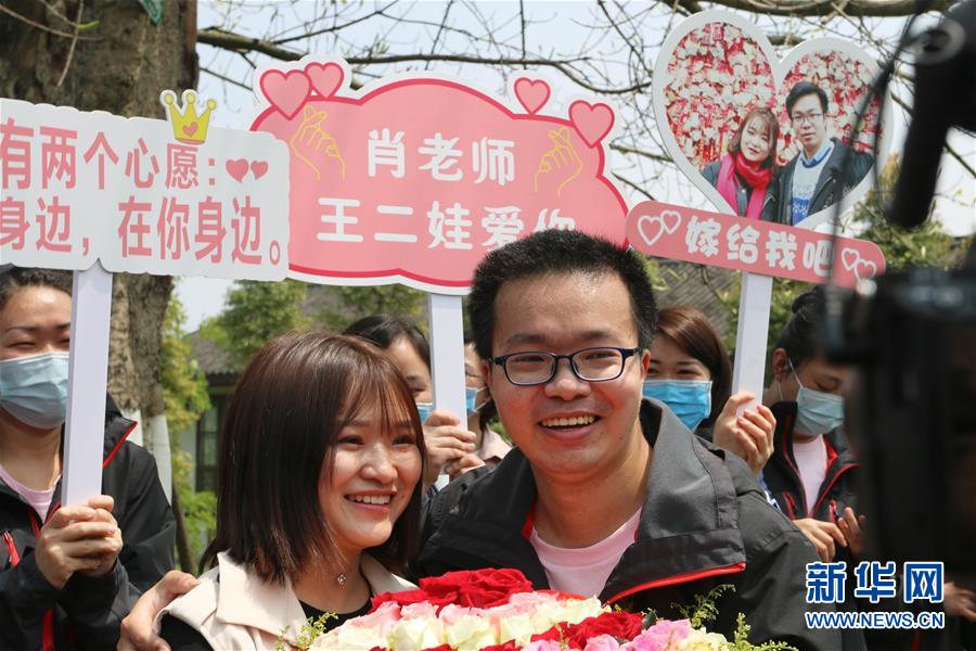 （新華全媒頭條&middot;圖文互動(dòng)）（12）&ldquo;我看不見你的樣子，但我知道你是誰&rdquo;&mdash;&mdash;寫在國(guó)際護(hù)士節(jié)來臨之際