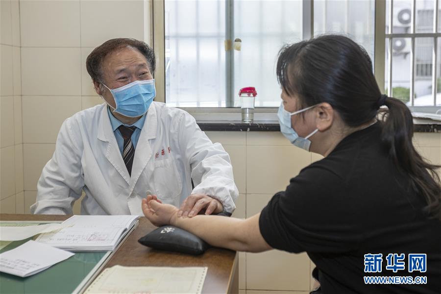 （代表委員履職&middot;圖文互動）（4）&ldquo;履職與行醫(yī)，都要精益求精&rdquo;&mdash;&mdash;全國政協(xié)委員吳煥淦履職記