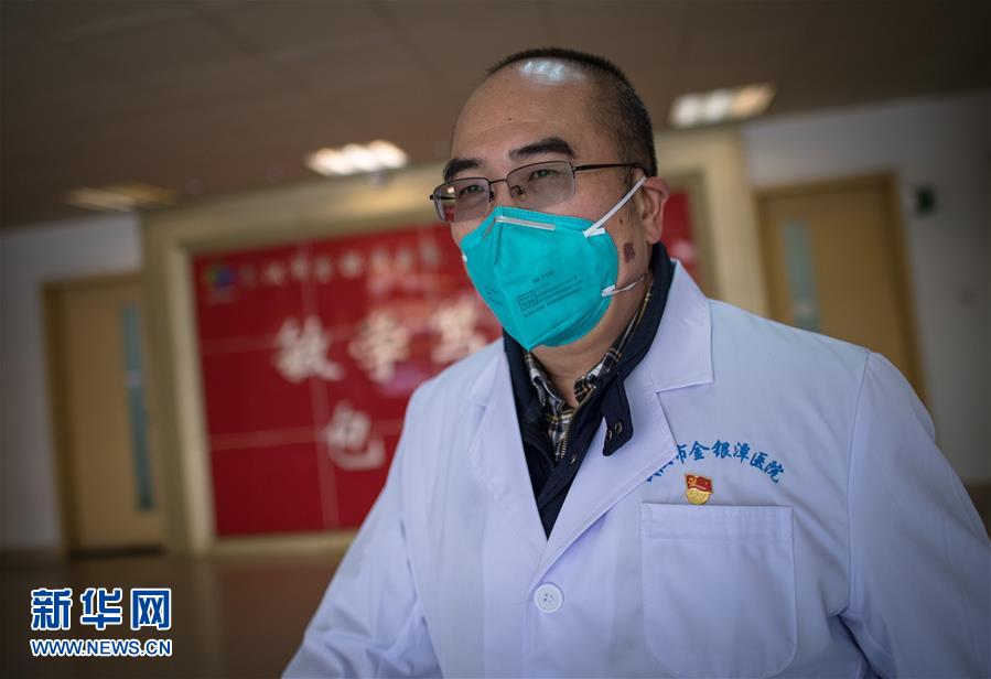 （在習(xí)近平新時(shí)代中國特色社會主義思想指引下&mdash;&mdash;新時(shí)代新作為新篇章&middot;習(xí)近平總書記關(guān)切事&middot;圖文互動）（3）錘煉意志　輕裝上陣&mdash;&mdash;黨員干部在一線磨礪閃光故事