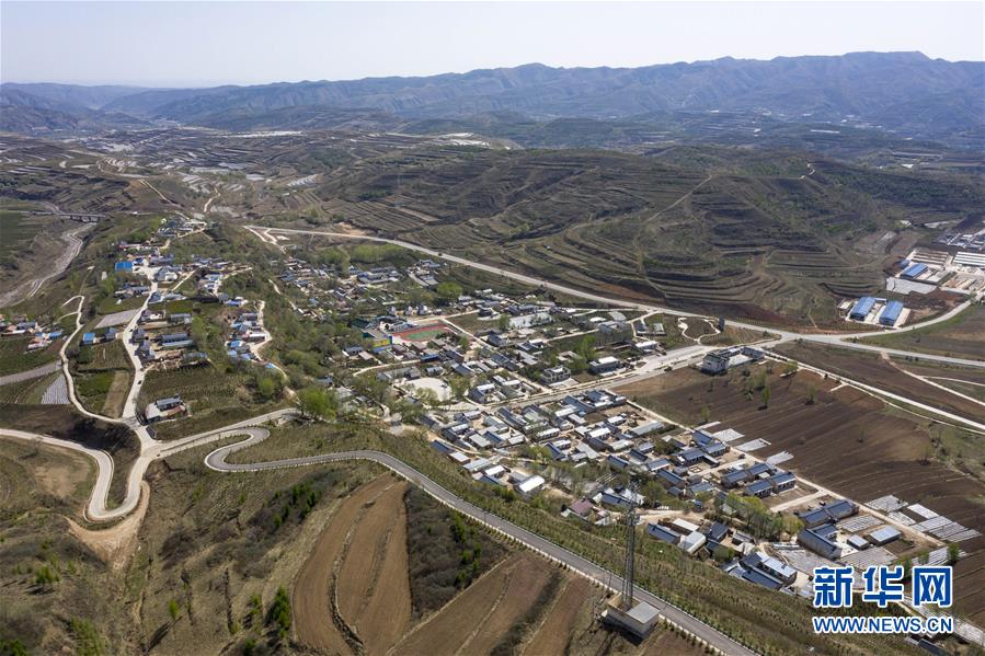 （新華全媒頭條&middot;圖文互動(dòng)）（4）初夏，循著總書記的腳步探訪產(chǎn)業(yè)扶貧新事