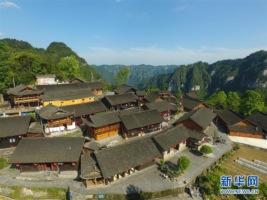 （新華全媒頭條&middot;圖文互動(dòng)）（6）初夏，循著總書記的腳步探訪產(chǎn)業(yè)扶貧新事