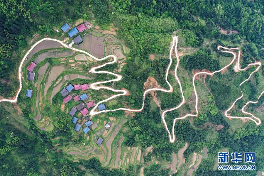 （新華全媒頭條&middot;兩會特別報(bào)道&middot;圖文互動）（2）從取得決定性成就到奪取全面勝利&mdash;&mdash;從全國兩會看決戰(zhàn)決勝脫貧攻堅(jiān)