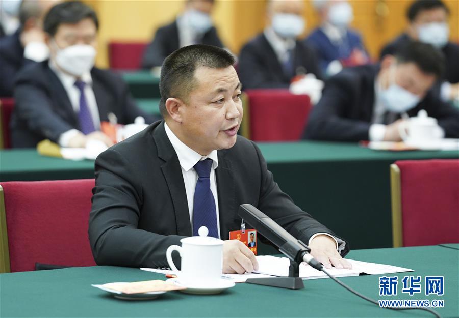 （新華全媒頭條&middot;圖文互動）（11）從人民中汲取磅礴力量&mdash;&mdash;習(xí)近平總書記同出席2020年全國兩會人大代表、政協(xié)委員共商國是紀(jì)實