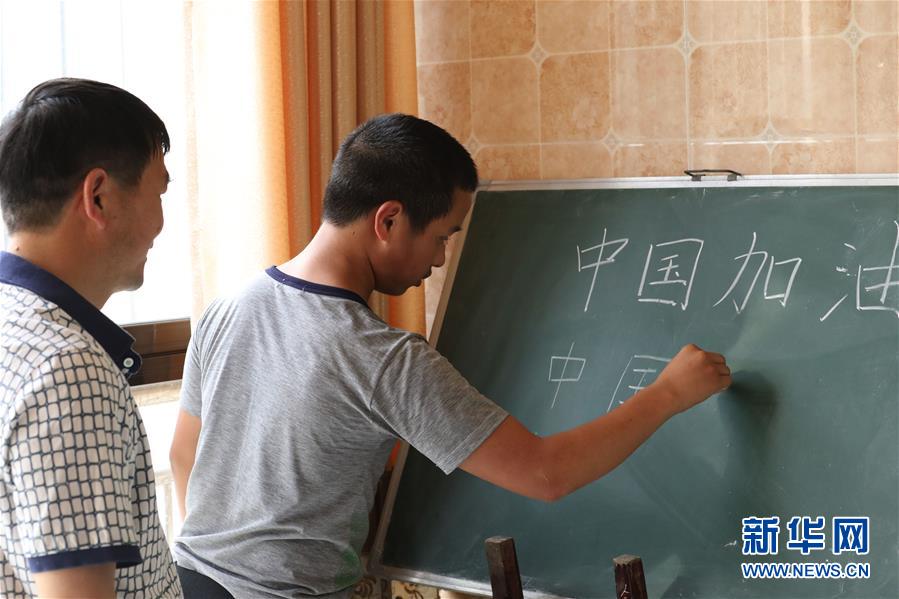 （在習(xí)近平新時(shí)代中國特色社會(huì)主義思想指引下&mdash;&mdash;新時(shí)代新作為新篇章&middot;習(xí)近平總書記關(guān)切事&middot;圖文互動(dòng)）（1）在燦爛的陽光下&mdash;&mdash;少年兒童茁壯成長(zhǎng)二三事