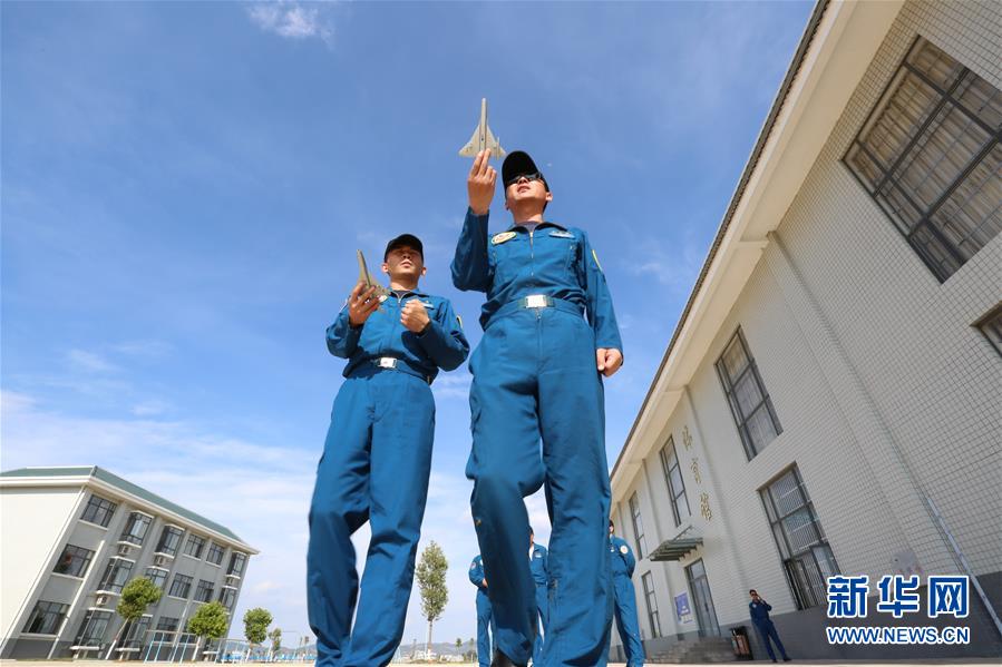 （圖文互動(dòng)）（3）5290小時(shí)！中國空軍殲擊機(jī)飛行紀(jì)錄保持者光榮停飛