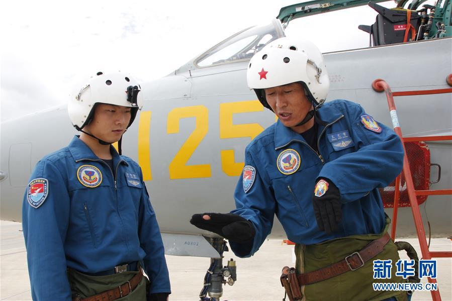 （圖文互動(dòng)）（6）5290小時(shí)！中國空軍殲擊機(jī)飛行紀(jì)錄保持者光榮停飛
