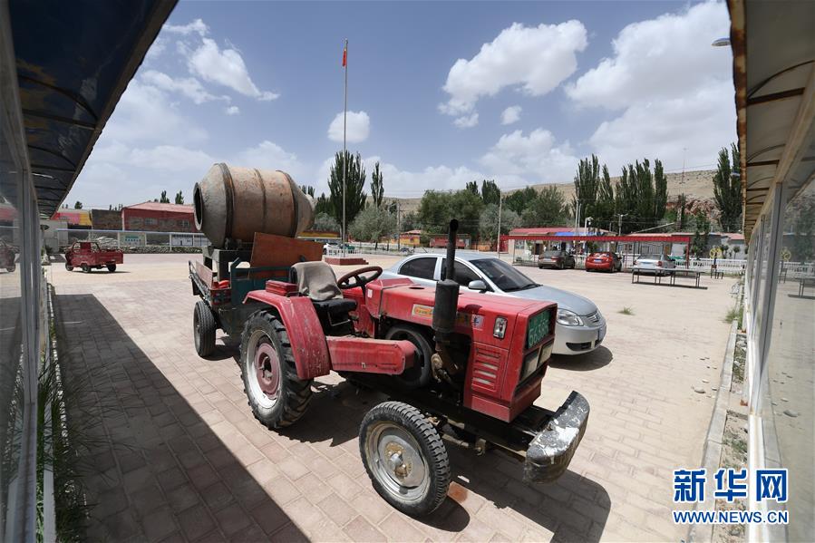 （決戰(zhàn)決勝脫貧攻堅(jiān)&middot;聚焦三區(qū)三州&middot;圖文互動）（4）昆侖山村建起停車場