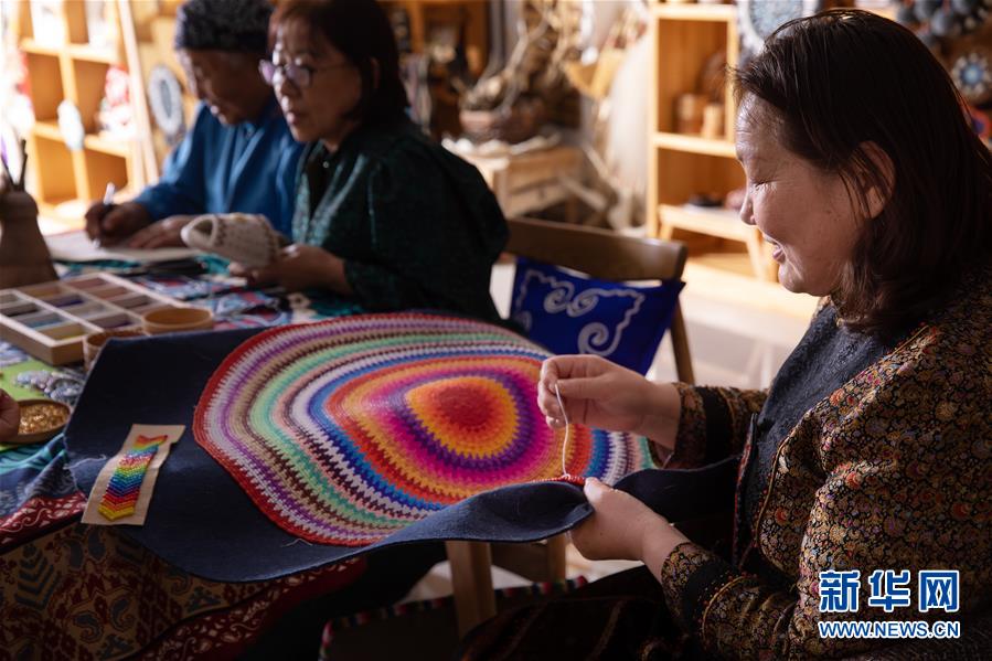 （在習(xí)近平新時代中國特色社會主義思想指引下&mdash;&mdash;新時代新作為新篇章&middot;習(xí)近平總書記關(guān)切事&middot;圖文互動）（1）讓每一個角落都感受到幸福的溫情&mdash;&mdash;人口較少民族在脫貧攻堅大潮中的奮進故事