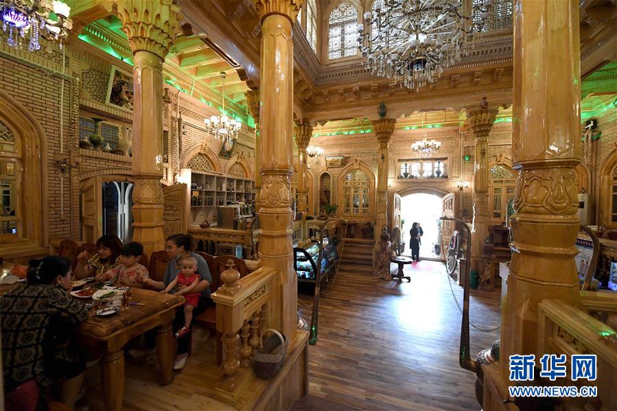 （決戰(zhàn)決勝脫貧攻堅&middot;聚焦&ldquo;三區(qū)三州&rdquo;&middot;圖文互動）（5）&ldquo;古老&rdquo;和田展現(xiàn)新時尚