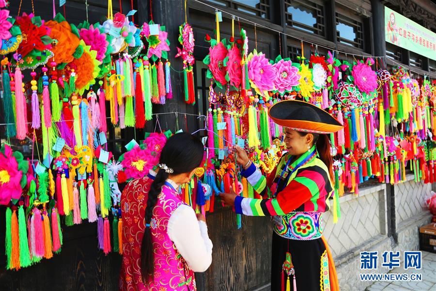 (圖文互動(dòng))(3)青海:巧手繡香包 濃情迎端午