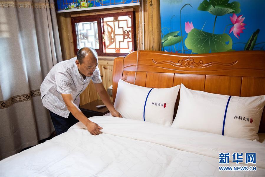 （新華全媒頭條&middot;走向我們的小康生活&middot;圖文互動(dòng)）（3）那山，那人，那苗寨&mdash;&mdash;十八洞村三代人的奮斗史