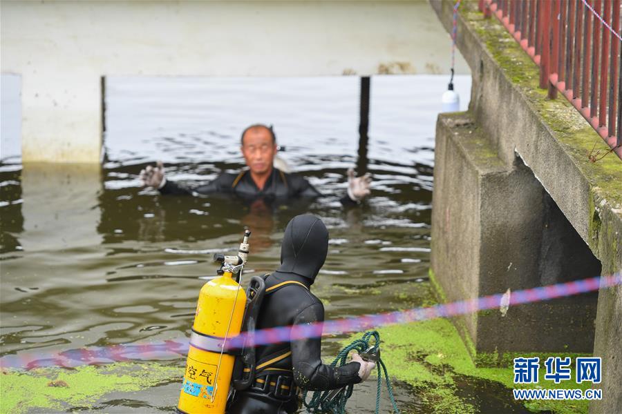 （防汛抗洪&middot;圖文互動）（6）洞庭&ldquo;蛙人&rdquo;：在水下10米打響家園保衛(wèi)戰(zhàn)