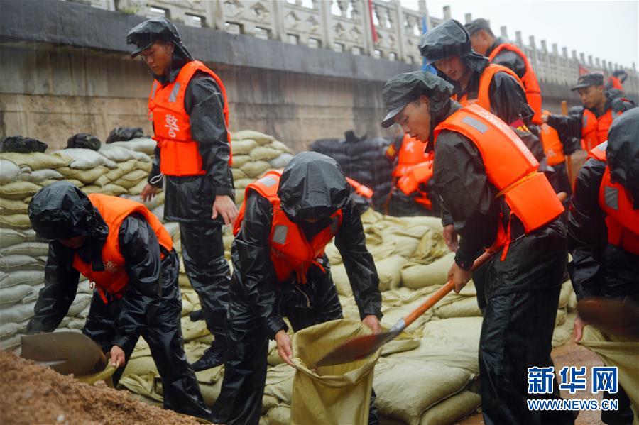 （防汛抗洪&middot;圖文互動(dòng)）（1）洪水不退，子弟兵誓死不退&mdash;&mdash;解放軍和武警部隊(duì)官兵參與洪澇災(zāi)害搶險(xiǎn)救援記事