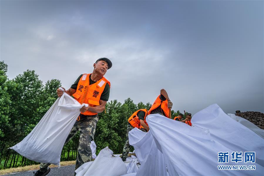 （防汛抗洪&middot;圖文互動）（1）安徽望江縣：不讓洪水越過雷池&ldquo;半步&rdquo;
