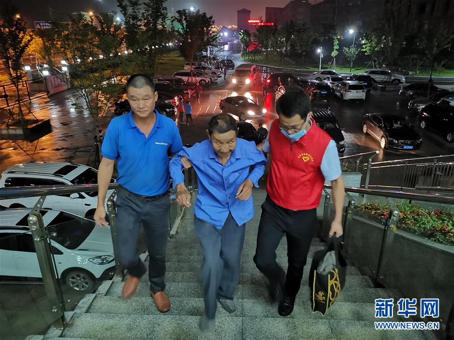 （防汛抗洪&middot;圖文互動）（3）洪水來襲，銅鑼聲在千年古鎮(zhèn)的雨夜響起