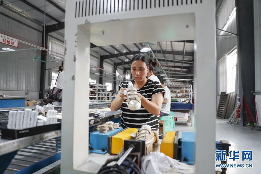 （落實(shí)&ldquo;六穩(wěn)&rdquo;&ldquo;六保&rdquo;一線見聞&middot;圖文互動(dòng)）（2）&ldquo;不讓一名貧困勞動(dòng)力失業(yè)！&rdquo;&mdash;&mdash;三峽庫(kù)區(qū)穩(wěn)就業(yè)見聞