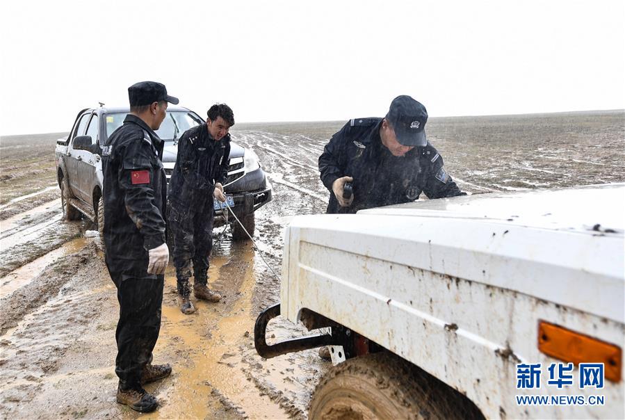 （圖文互動(dòng)）（4）記者手記：可可西里，&ldquo;挪&rdquo;向&ldquo;藏羚羊大產(chǎn)房&rdquo;的14個(gè)半小時(shí)