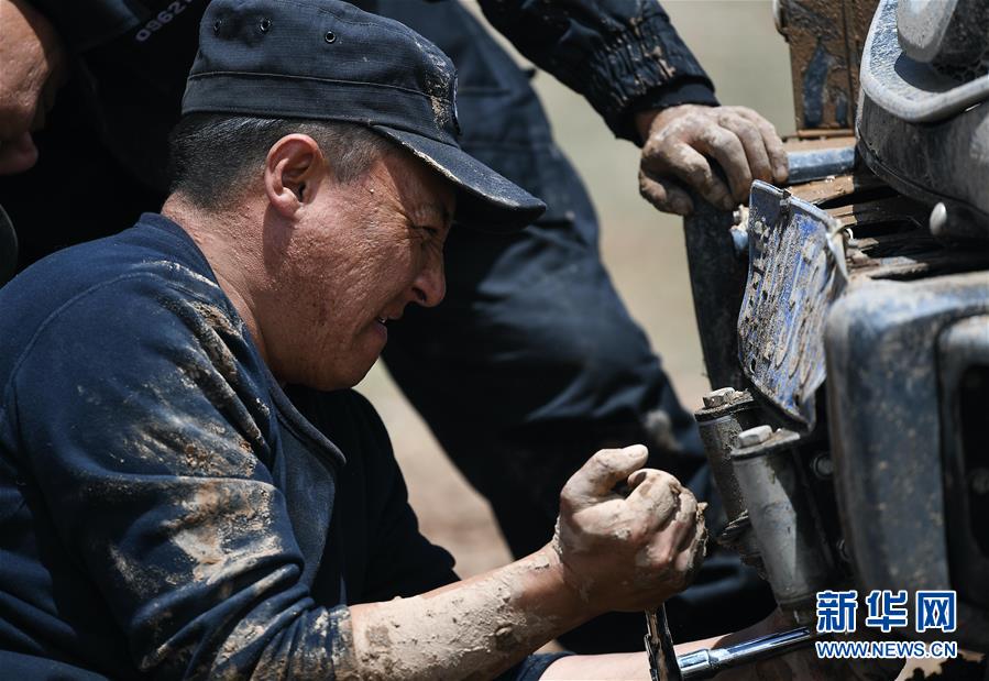 （圖文互動(dòng)）（5）記者手記：可可西里，&ldquo;挪&rdquo;向&ldquo;藏羚羊大產(chǎn)房&rdquo;的14個(gè)半小時(shí)