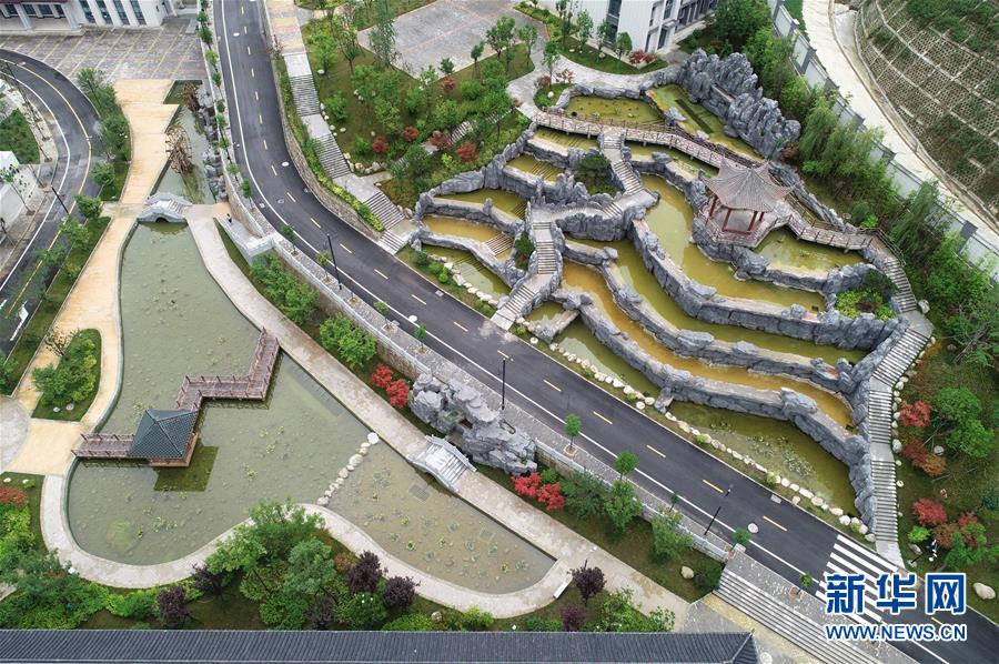 （新華視點&middot;圖文互動）（2）學(xué)校建漂亮點本無錯，為何這所&ldquo;豪華中學(xué)&rdquo;讓人困惑？