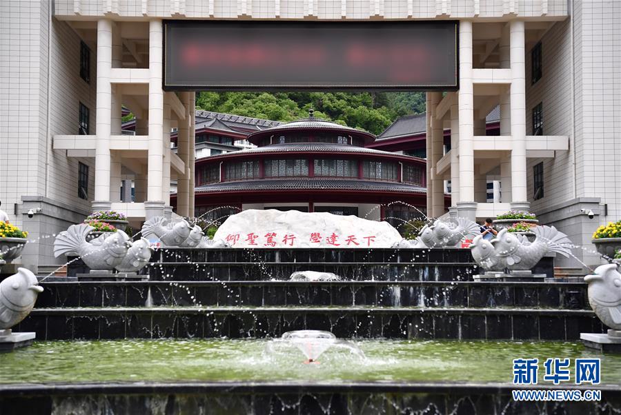 （新華視點&middot;圖文互動）（3）學(xué)校建漂亮點本無錯，為何這所&ldquo;豪華中學(xué)&rdquo;讓人困惑？