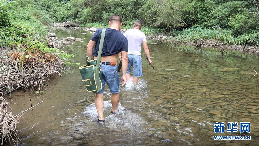 （高溫下的勞動者&middot;圖文互動）（1）高溫襲來，他們用雙手守護貧困大山