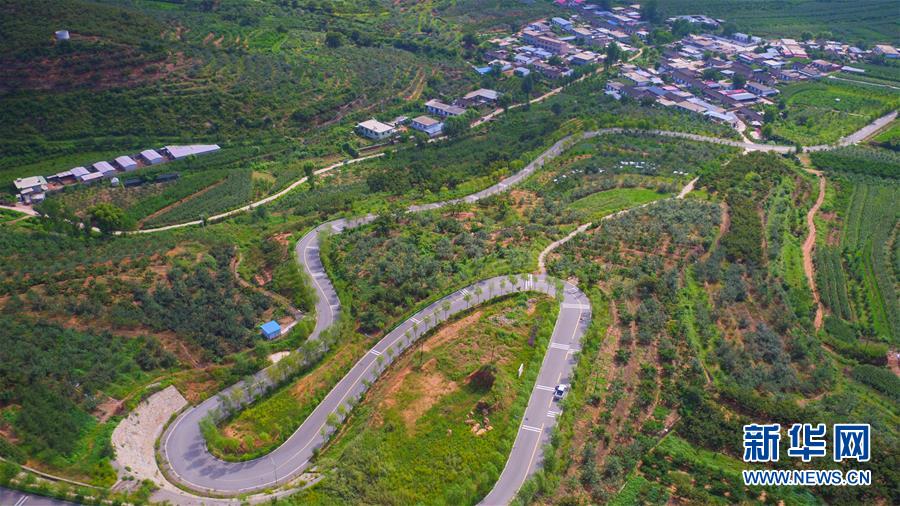 （新華全媒頭條&middot;走向我們的小康生活&middot;圖文互動）（1）長城腳下，小康村串成&ldquo;珍珠鏈&rdquo;