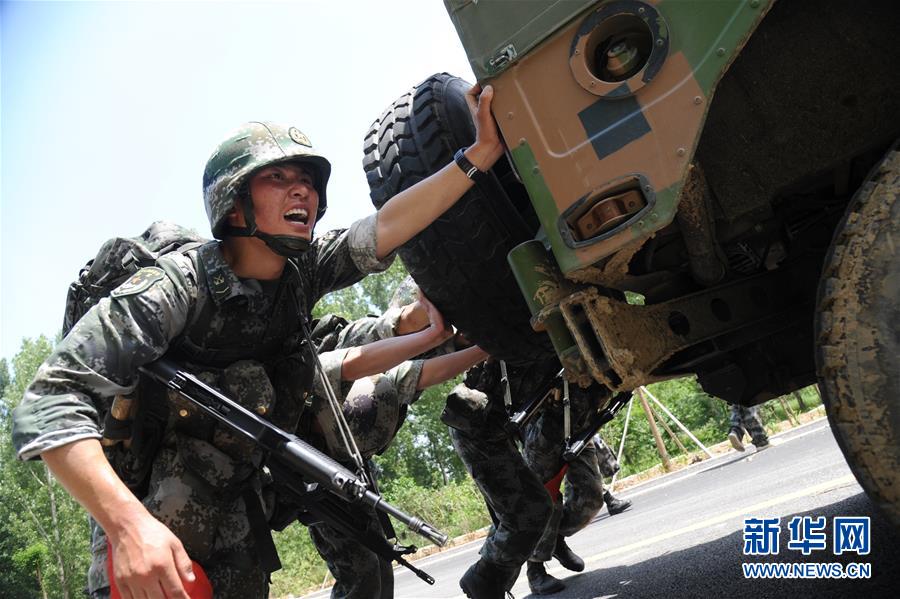 （在習(xí)近平強(qiáng)軍思想指引下&middot;我們?cè)趹?zhàn)位報(bào)告&middot;圖文互動(dòng)）（2）數(shù)字化勁旅的&ldquo;士兵突擊&rdquo;&mdash;&mdash;陸軍第82集團(tuán)軍某部牢記囑托練兵備戰(zhàn)記事