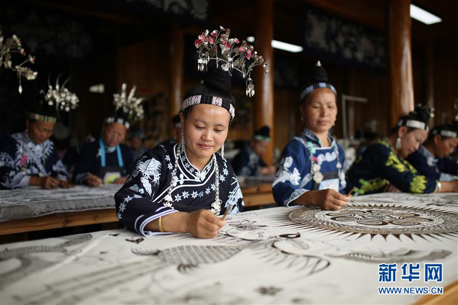 #(決戰(zhàn)決勝脫貧攻堅·圖文互動)(4)一個小鎮(zhèn)“撬動”整縣脫貧——社會扶貧的貴州丹寨樣板