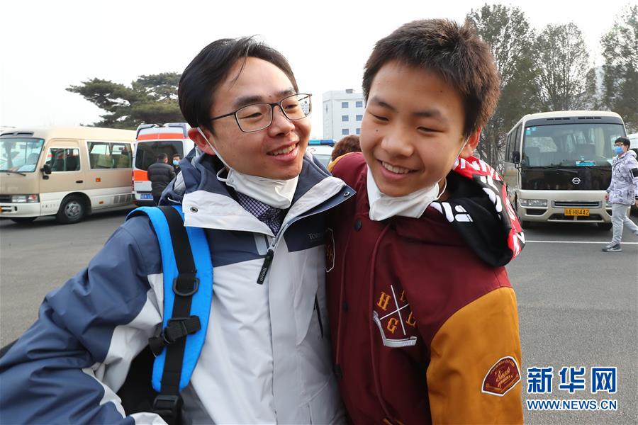 （抗疫一線醫(yī)務(wù)人員英雄群體&middot;圖文互動）（5）你的名字，我們的希望&mdash;&mdash;記國家援鄂抗疫醫(yī)療隊