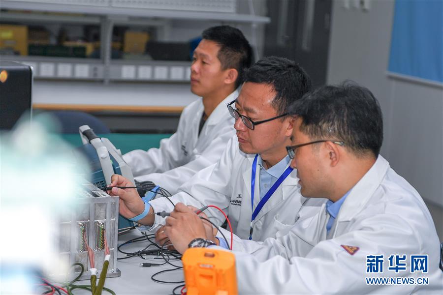 （在習(xí)近平新時代中國特色社會主義思想指引下&mdash;&mdash;新時代新作為新篇章&middot;習(xí)近平總書記關(guān)切事&middot;圖文互動）（2）終不悔為國為民，攀高峰只爭朝夕&mdash;&mdash;來自科學(xué)家們的動人故事