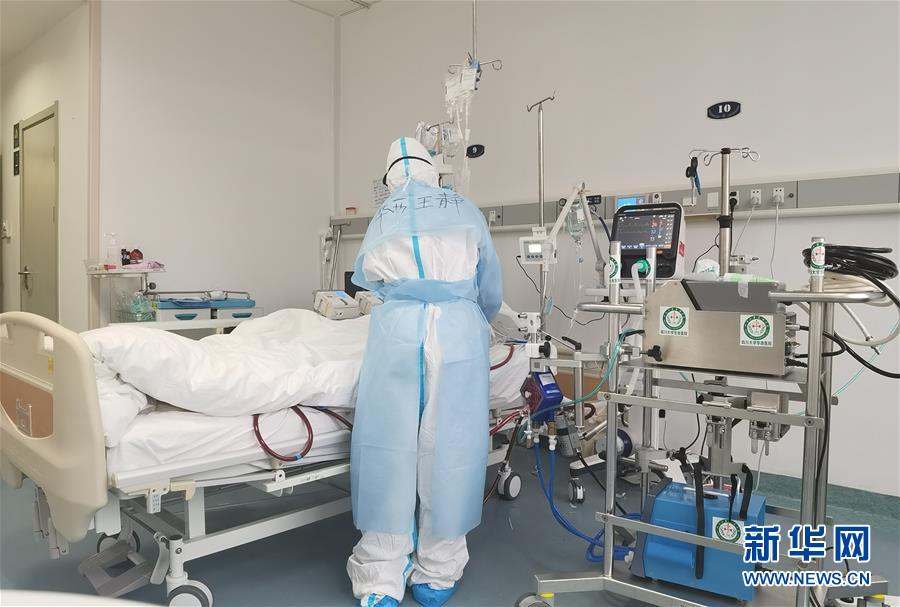 （抗疫一線醫(yī)務(wù)人員英雄群體&middot;圖文互動）（1）&ldquo;救治危重病人，我們拼盡全力&rdquo;&mdash;&mdash;記四川大學(xué)華西醫(yī)院援鄂重癥救治醫(yī)療隊(duì)