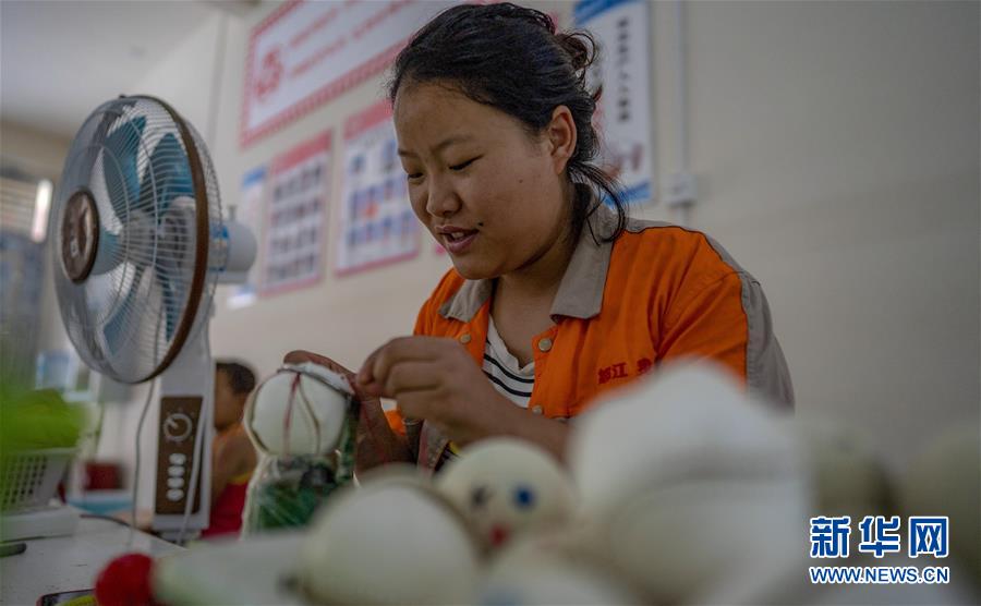 (新華全媒頭條·決戰(zhàn)決勝脫貧攻堅(jiān)·督戰(zhàn)未摘帽貧困縣·圖文互動)(14)脫貧的歌聲——云南直過民族和人口較少民族共入新時代