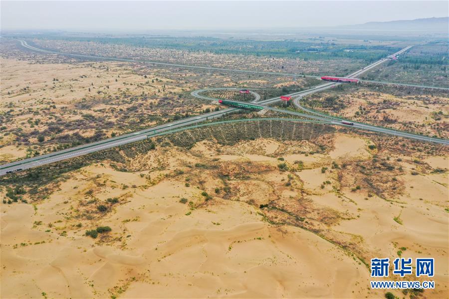 （在習近平新時代中國特色社會主義思想指引下&mdash;&mdash;新時代新作為新篇章&middot;習近平總書記關切事&middot;圖文互動）（11）綠意，在黃沙中鋪展&mdash;&mdash;我國防沙治沙紀實