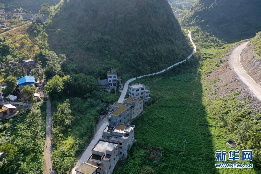 （新華全媒頭條&middot;走向我們的小康生活&middot;決戰(zhàn)決勝脫貧攻堅(jiān)&middot;圖文互動(dòng)）（5）千年之渴今朝解&mdash;&mdash;貴州貧困群眾實(shí)現(xiàn)&ldquo;吃水不愁&rdquo;