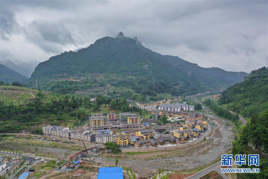 （集中連片特困地區(qū)貧困村調(diào)研行&middot;圖文互動）（1）脫貧路上&ldquo;跑&rdquo;出幸福生活&mdash;&mdash;重慶石柱土家族自治縣華溪村脫貧調(diào)查