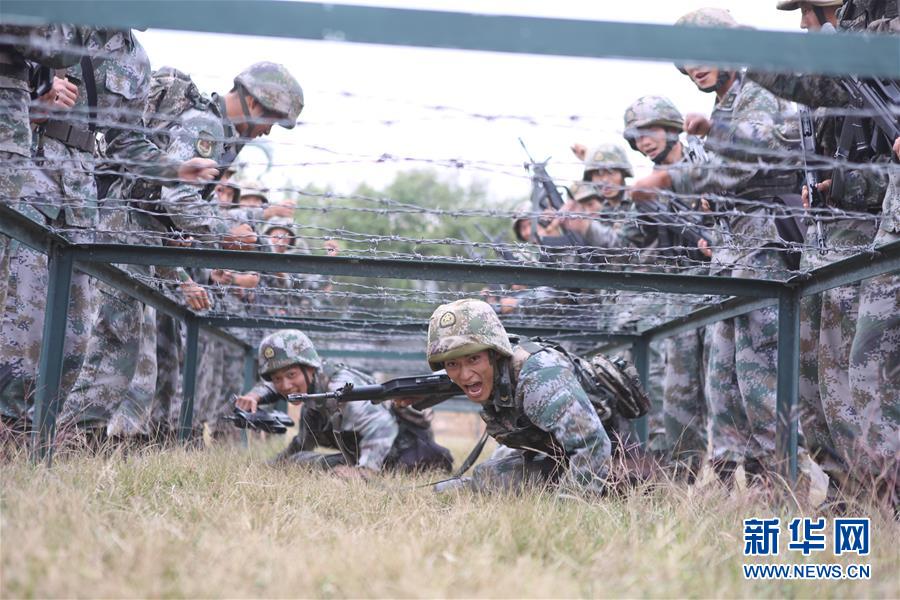（在習(xí)近平強(qiáng)軍思想指引下&middot;我們?cè)趹?zhàn)位報(bào)告&middot;圖文互動(dòng)）（3）千里移防，鐵心跟黨走&mdash;&mdash;南部戰(zhàn)區(qū)陸軍第75集團(tuán)軍某紅軍旅政治建軍、練兵備戰(zhàn)記事