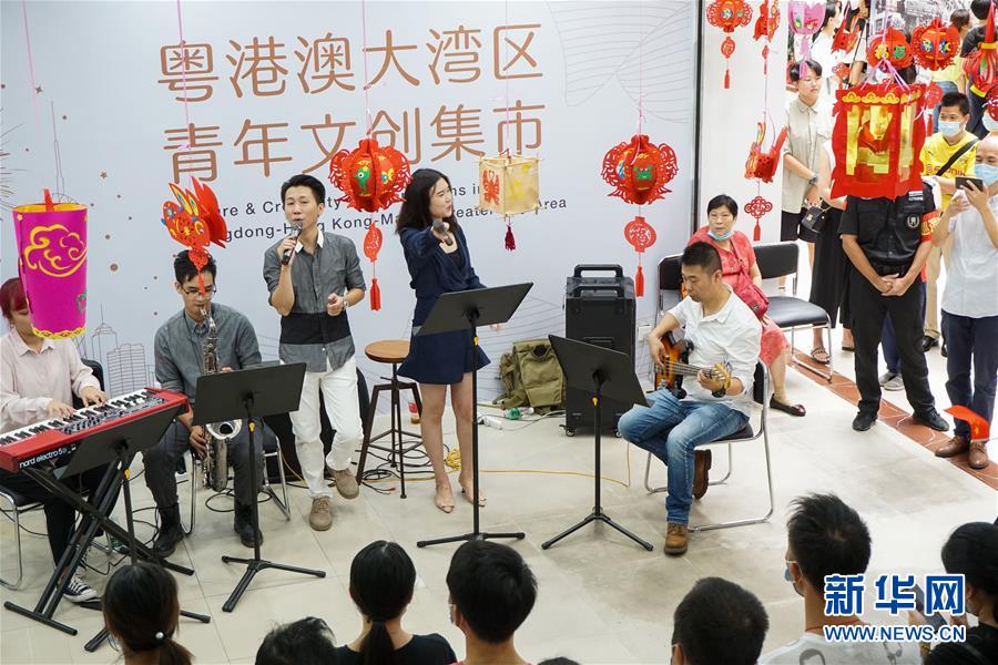 （新華全媒頭條&middot;圖文互動(dòng)）（10）流動(dòng)中國(guó)折射復(fù)蘇新氣象&mdash;&mdash;透視&ldquo;十一&rdquo;黃金周