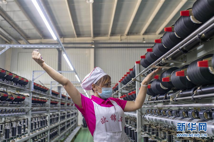 (新華全媒頭條·圖文互動(dòng))(8)新天地 新兒女 新奇跡——脫貧攻堅(jiān)繪就新疆新圖景