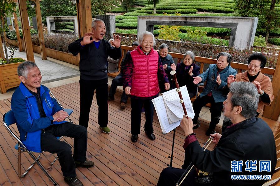 （新華全媒頭條&middot;圖文互動）（1）偉大旗幟引領(lǐng)歷史巨變&mdash;&mdash;習(xí)近平新時代中國特色社會主義思想指引&ldquo;十三五&rdquo;經(jīng)濟(jì)社會發(fā)展述評