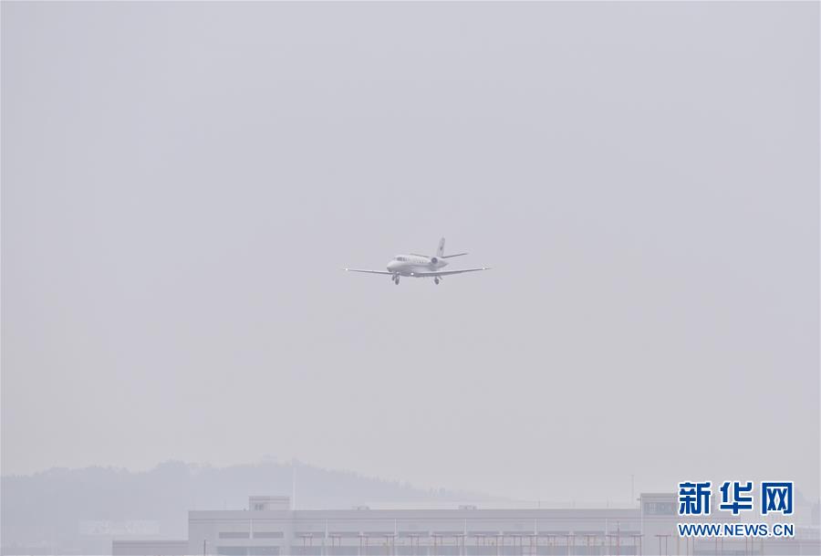 （經(jīng)濟(jì)）（1）成都天府國際機(jī)場開始校飛