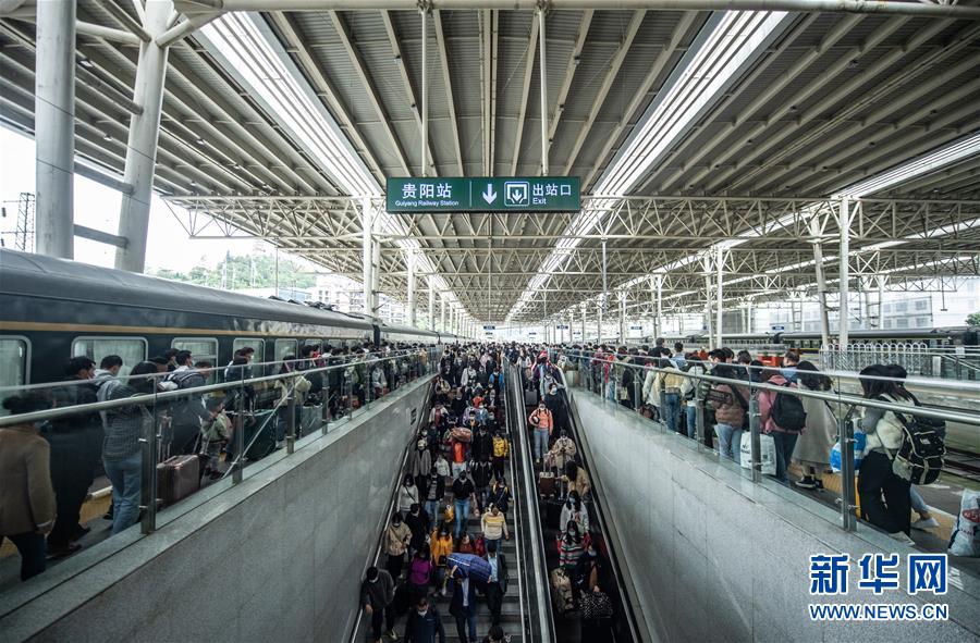 （新華全媒頭條&middot;圖文互動）（2）海納百川共揚帆&mdash;&mdash;黨的十九大以來以習(xí)近平同志為核心的黨中央引領(lǐng)中國高水平對外開放紀實